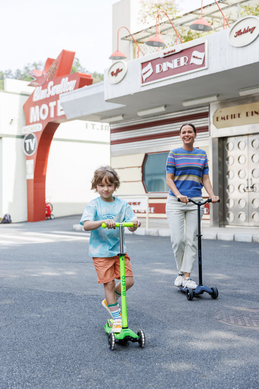 Maxi Micro Deluxe Foldable Neon LED Parrot Green